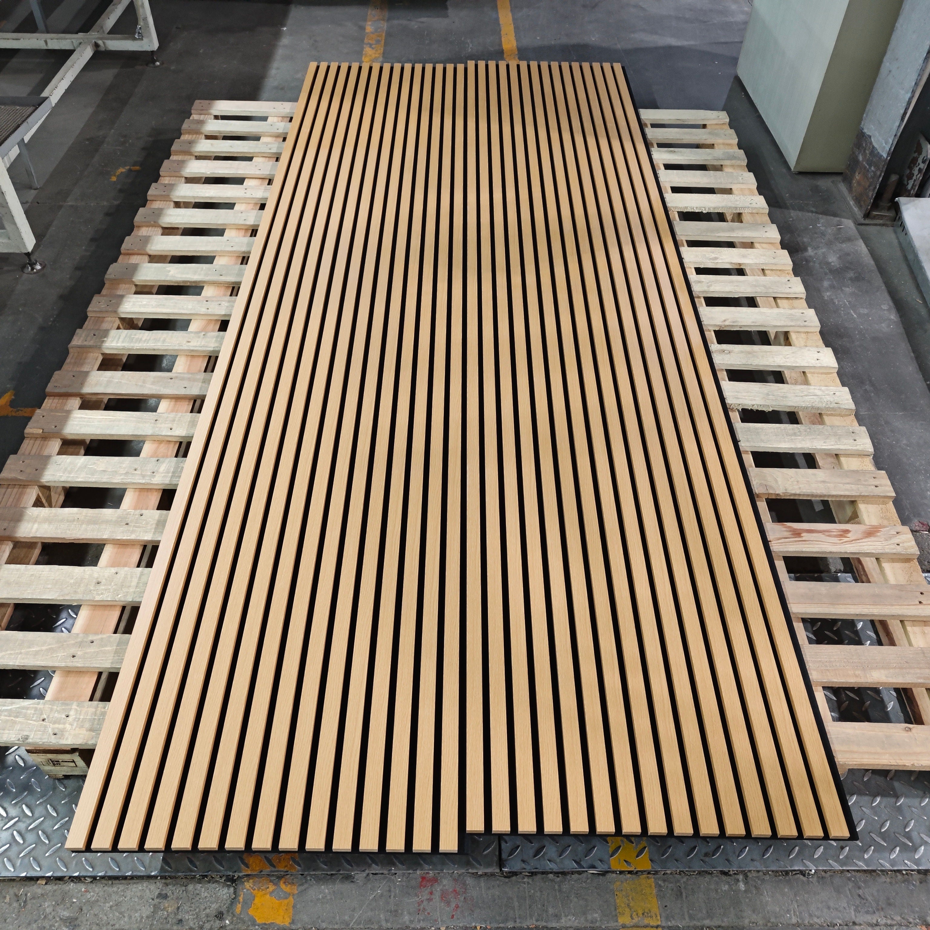 Panel Acústico de Madera de Alta Calidad de 4×8 pies, Tablero Absorbente de Sonido - 21 mm