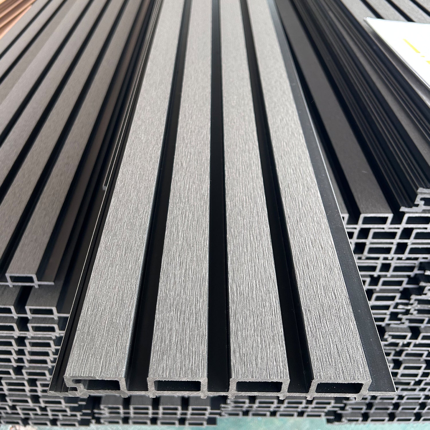 4-Sided Capped WPC Cladding 156x21mm Charcoal - Villa Exterior — image 3